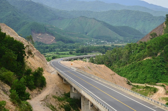 Cao tốc La Sơn – Túy Loan: Gấp rút hoàn thiện, chờ ngày thông xe - Ảnh 1.