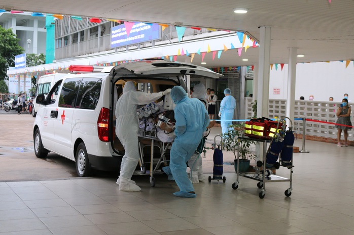 Bệnh viện Chợ Rẫy xiết lại nạn cò xe trong bệnh viện - Ảnh 1.