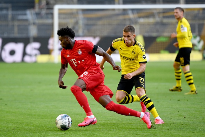 Alphonso Davies: Cậu bé Ghana di dân tỏa sáng ở Bundesliga - Ảnh 2.