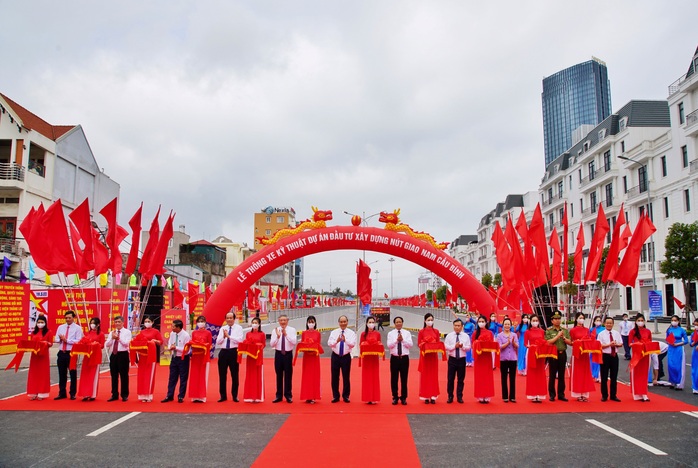 Thủ tướng Nguyễn Xuân Phúc dự lễ thông xe dự án giao thông hơn 1.400 tỉ đồng - Ảnh 1.