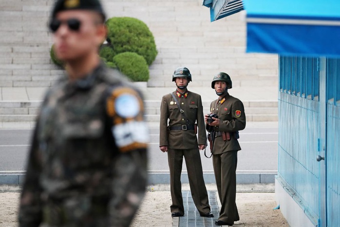 Hàn Quốc, Triều Tiên nổ súng qua lại gần chốt an ninh trong khu phi quân sự - Ảnh 1.