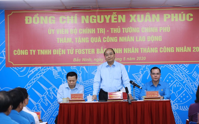 Thủ tướng Nguyễn Xuân Phúc thăm hỏi, động viên công nhân, người lao động tại Bắc Ninh  - Ảnh 3.