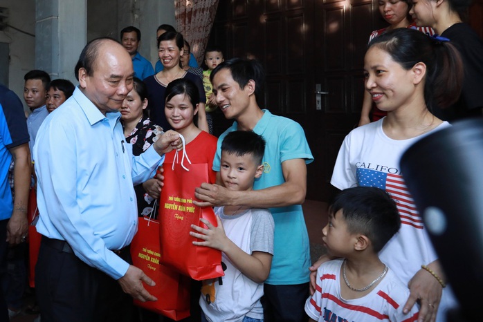 Thủ tướng Nguyễn Xuân Phúc thăm hỏi, động viên công nhân, người lao động tại Bắc Ninh  - Ảnh 5.