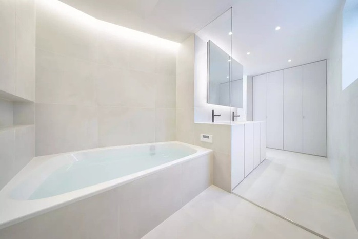 Ngôi nhà ấn tượng với cầu thang xuyên từ ngoài vào trong - Ảnh 10. Ngôi nhà ấn tượng với cầu thang xuyên từ ngoài vào trong - Ảnh 10.