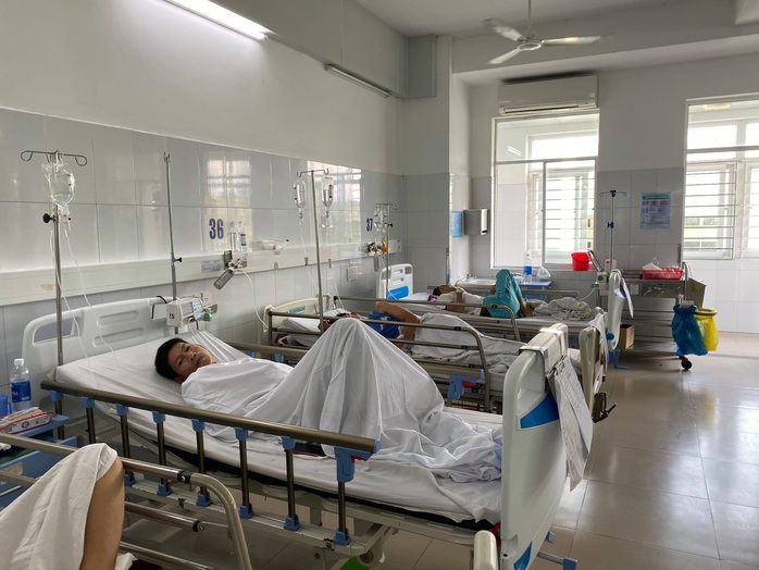 Đà Nẵng: Hơn 130 người nhập viện nghi do ăn đồ chay mua ở chợ - Ảnh 1.