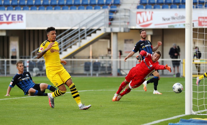 Jadon Sancho: Siêu hat-trick và kỷ lục sao trẻ Dortmund - Ảnh 3.