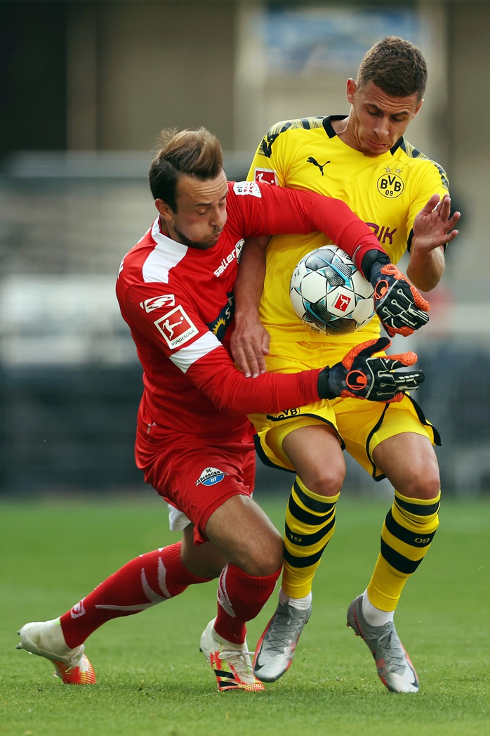 Jadon Sancho: Siêu hat-trick và kỷ lục sao trẻ Dortmund - Ảnh 2.
