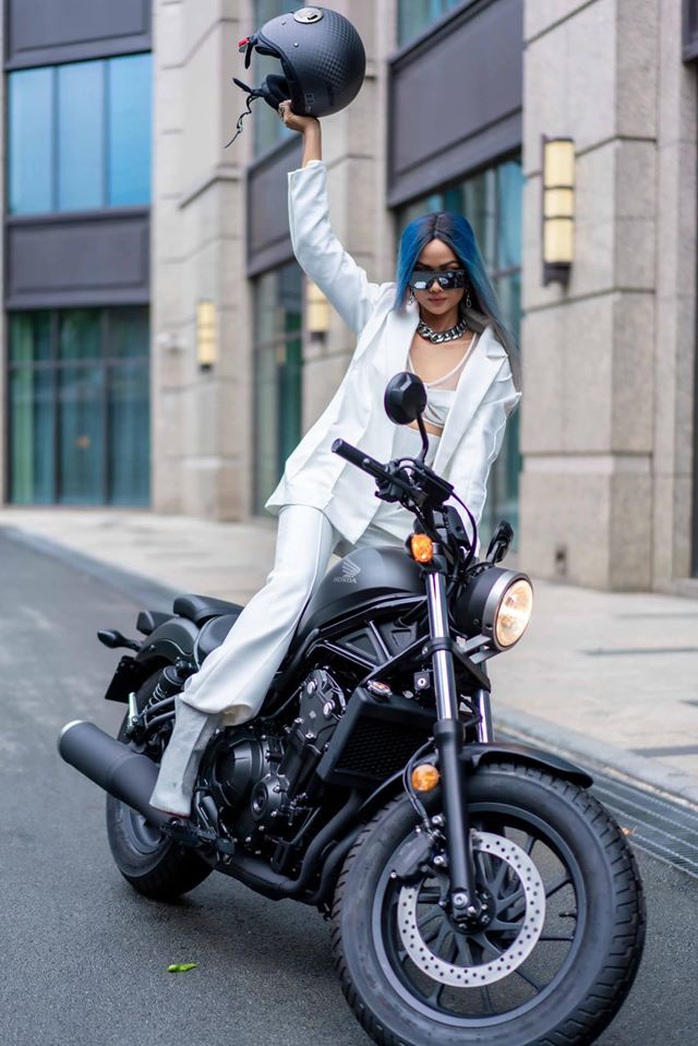 Hoa hậu H’Hen Niê mua mô tô luyện lái để đóng phim - Ảnh 5.