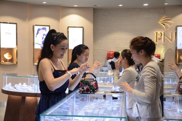 PNJ đồng loạt khai trương 9 cửa hàng mới trong 1 ngày - Ảnh 3. PNJ đồng loạt khai trương 9 cửa hàng mới trong 1 ngày - Ảnh 3.