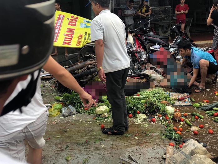 Tai nạn thảm khốc: Xe tải lao vào chợ, người chết và bị thương nằm la liệt - Ảnh 2.