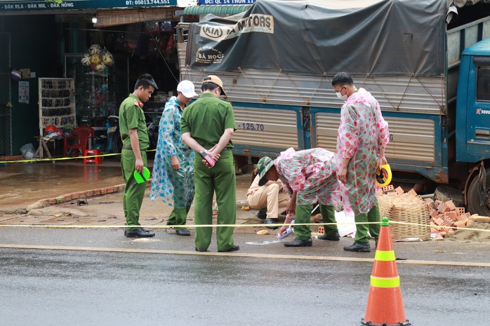 Tạm giữ tài xế gây tai nạn thảm khốc ở Đắk Nông, kiểm tra ma túy và độ cồn - Ảnh 3.