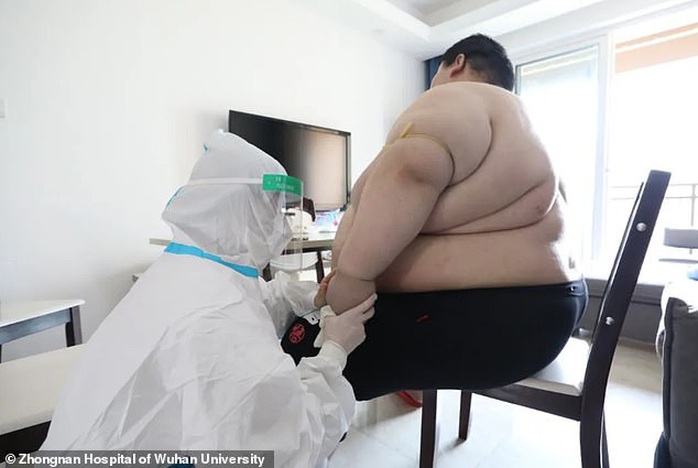 Thanh niên Trung Quốc cấp cứu do tăng 100 kg trong 5 tháng trốn dịch - Ảnh 3.