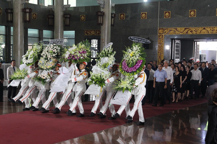Hàng trăm đoàn đến viếng lễ tang ông Trần Quốc Hương - Ảnh 4.