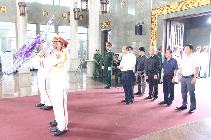 Hàng trăm đoàn đến viếng lễ tang ông Trần Quốc Hương - Ảnh 7.