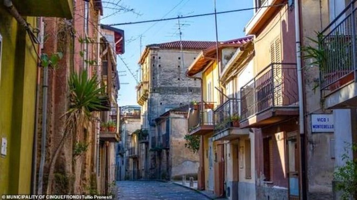Bên trong ngôi làng tuyệt đẹp ở Italy, chỉ 30.000 đồng/căn nhà - Ảnh 2. Bên trong ngôi làng tuyệt đẹp ở Italy, chỉ 30.000 đồng/căn nhà - Ảnh 2.