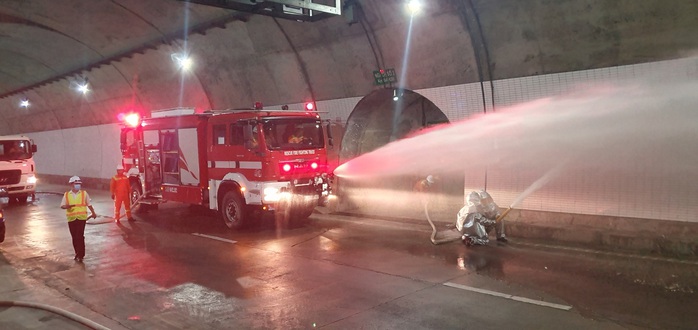 Xử lý tình huống cháy xe trong hầm Đèo Cả trong vòng 15 phút - Ảnh 4.
