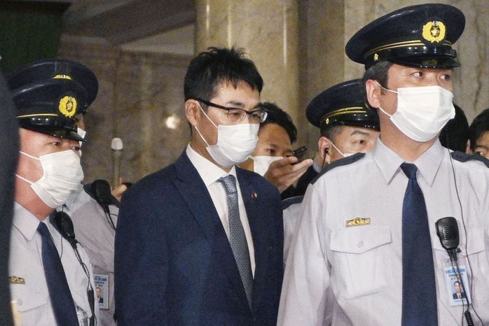 Cựu Bộ trưởng Tư pháp Nhật Bản và vợ bị bắt vì nghi mua phiếu bầu  - Ảnh 1.