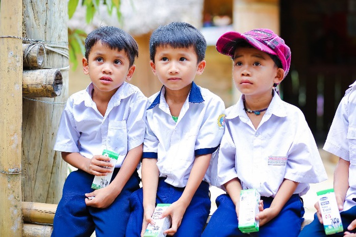 Sữa học đường Quảng Nam: Học sinh miền núi được uống sữa miễn phí - Ảnh 2.
