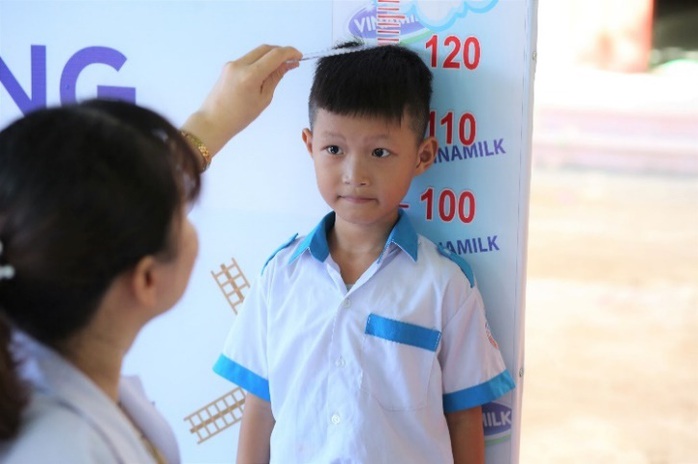 Vinamilk tặng món quà 1-6 đặc biệt đến với trẻ em Quảng Nam - Ảnh 4.