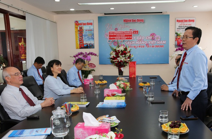 Lãnh đạo Thành ủy TP HCM thăm Báo Người Lao Động - Ảnh 4.