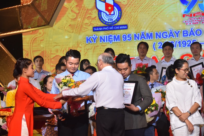 Báo Người Lao Động nhận 8 giải báo chí TP HCM - Ảnh 4.