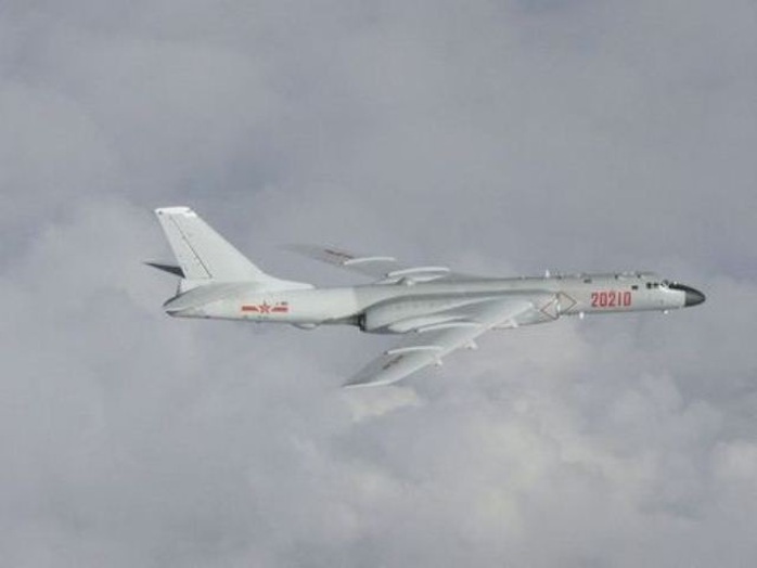 Máy bay ném bom Trung Quốc xâm nhập Đài Loan, bị xua đuổi - Ảnh 1.