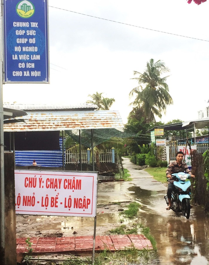 Bị mời làm việc vì đặt biển cảnh báo chạy chậm, lộ nhỏ... - Ảnh 1.