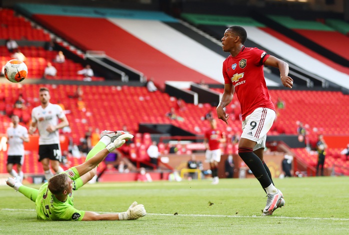 Hat-trick Martial phá dớp săn bàn, Man United bùng nổ ở Old Trafford - Ảnh 5.