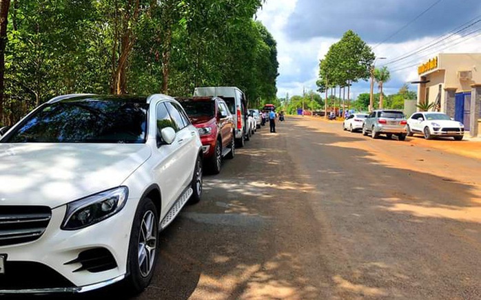 Nghịch lý thị trường BĐS: Giá bán vẫn tăng còn người mua lại chờ xuống giá - Ảnh 1. Nghịch lý thị trường BĐS: Giá bán vẫn tăng còn người mua lại chờ xuống giá - Ảnh 1.
