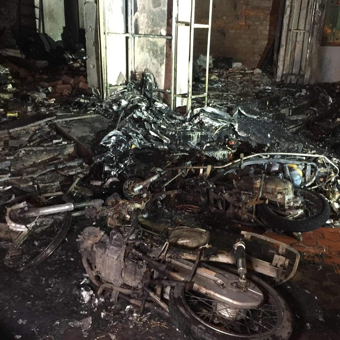 Nhà xe Tâm Hạnh ở Bình Thuận nửa đêm bất ngờ cháy rụi - Ảnh 3.