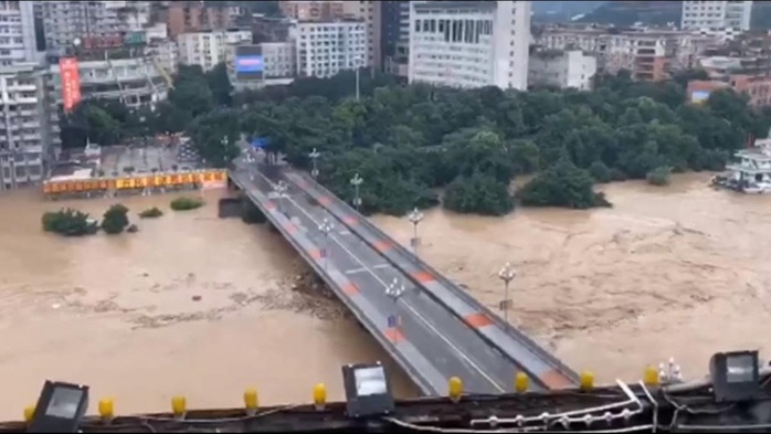 Trung Quốc: Lũ lụt lan rộng 26 tỉnh, đập Tam Hiệp gặp thử thách lớn nhất 17 năm - Ảnh 4.