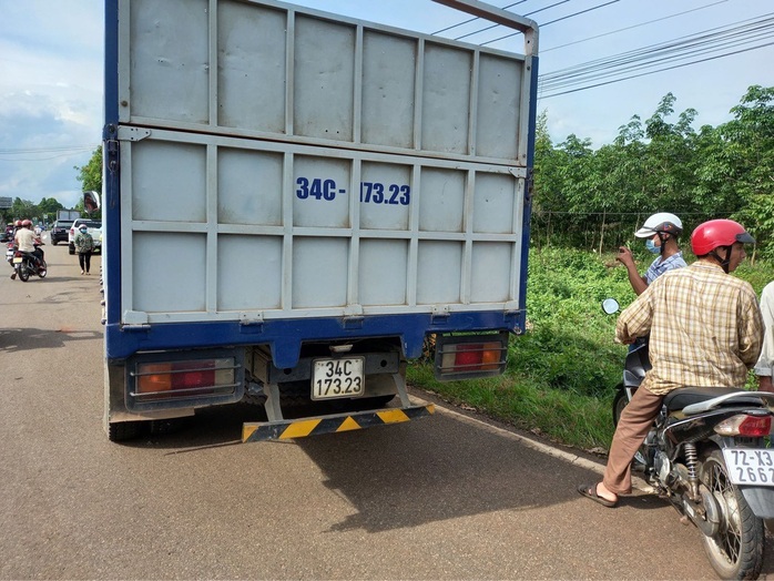 Sau tai nạn giao thông khiến 2 vợ chồng thương vong, tài xế rời khỏi hiện trường  - Ảnh 2.