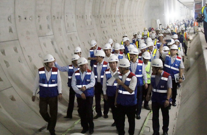 Phó Thủ tướng thị sát trên công trường metro Bến Thành - Suối Tiên - Ảnh 3.