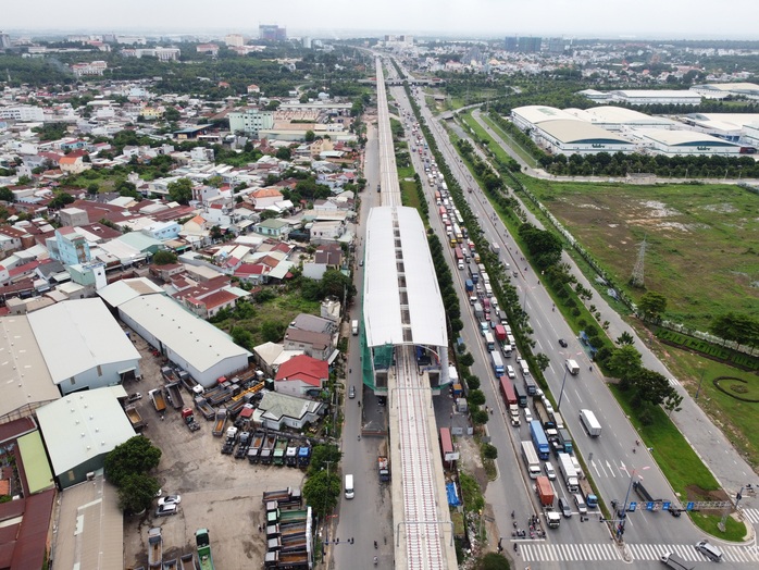 Phó Thủ tướng thị sát trên công trường metro Bến Thành - Suối Tiên - Ảnh 4.