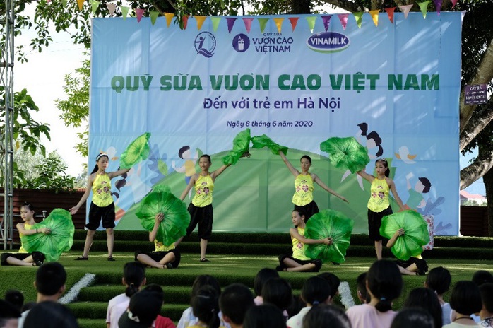Vinamilk mang niềm vui uống sữa đến với trẻ em Hà Nội thông qua Quỹ sữa Vươn cao Việt Nam  - Ảnh 3.