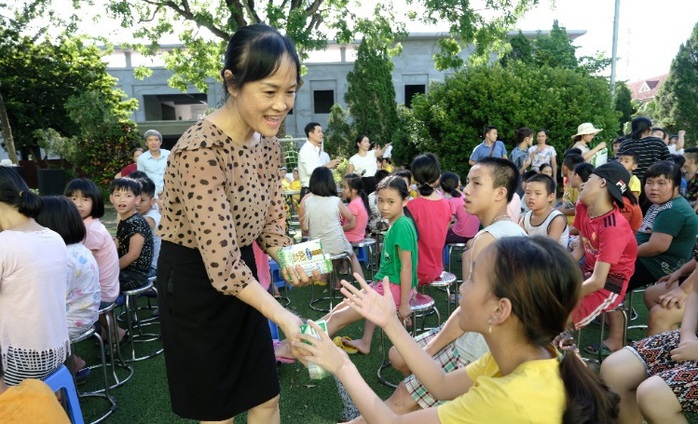 Vinamilk mang niềm vui uống sữa đến với trẻ em Hà Nội thông qua Quỹ sữa Vươn cao Việt Nam  - Ảnh 5.
