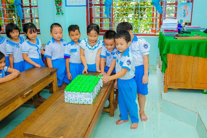 Vinamilk mang niềm vui uống sữa đến với trẻ em Hà Nội thông qua Quỹ sữa Vươn cao Việt Nam  - Ảnh 13.