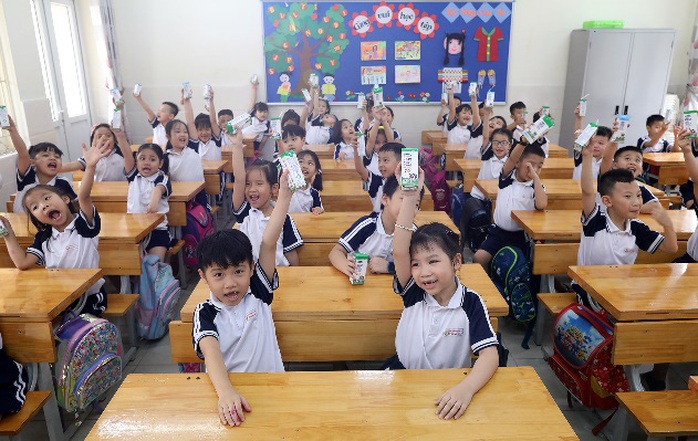 Vinamilk mang niềm vui uống sữa đến với trẻ em Hà Nội thông qua Quỹ sữa Vươn cao Việt Nam  - Ảnh 10.
