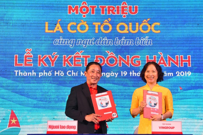 VƯƠN KHƠI CÙNG CỜ TỔ QUỐC: Đồng hành ngư dân, vì chủ quyền biển đảo - Ảnh 1.