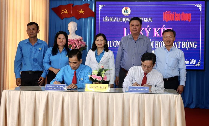 Báo Người Lao Động ký kết hợp tác với LĐLĐ tỉnh Tiền Giang - Ảnh 1.