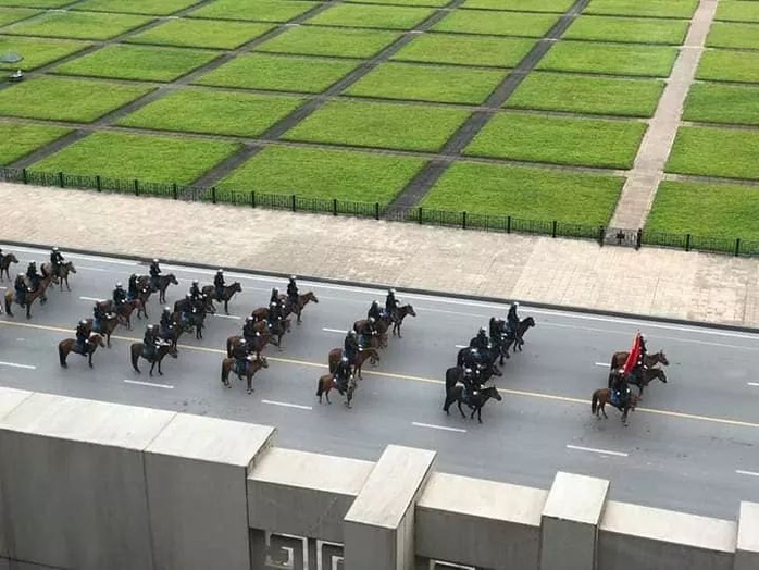 Bất ngờ với hình ảnh lực lượng Kỵ binh CSCĐ trước Lăng Bác - Ảnh 2.