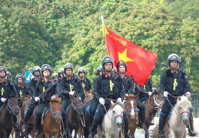 Thủ tướng và Chủ tịch Quốc hội dự Lễ ra mắt Đoàn Cảnh sát cơ động Kỵ binh - Ảnh 1.