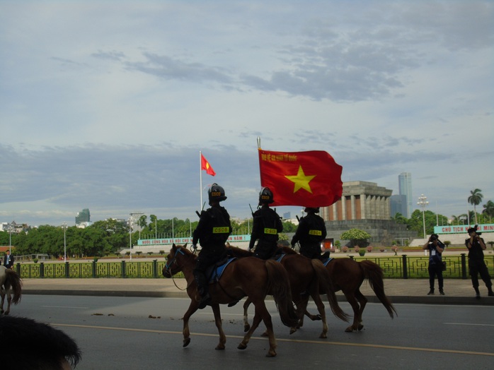 Thủ tướng và Chủ tịch Quốc hội dự Lễ ra mắt Đoàn Cảnh sát cơ động Kỵ binh - Ảnh 8.