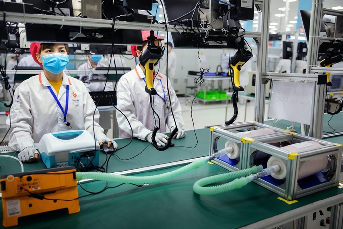 Bloomberg: Xe hơi hay máy thở Vingroup sẽ thay đổi cách thế giới nghĩ về Việt Nam - Ảnh 2. Bloomberg: Xe hơi hay máy thở Vingroup sẽ thay đổi cách thế giới nghĩ về Việt Nam - Ảnh 2.