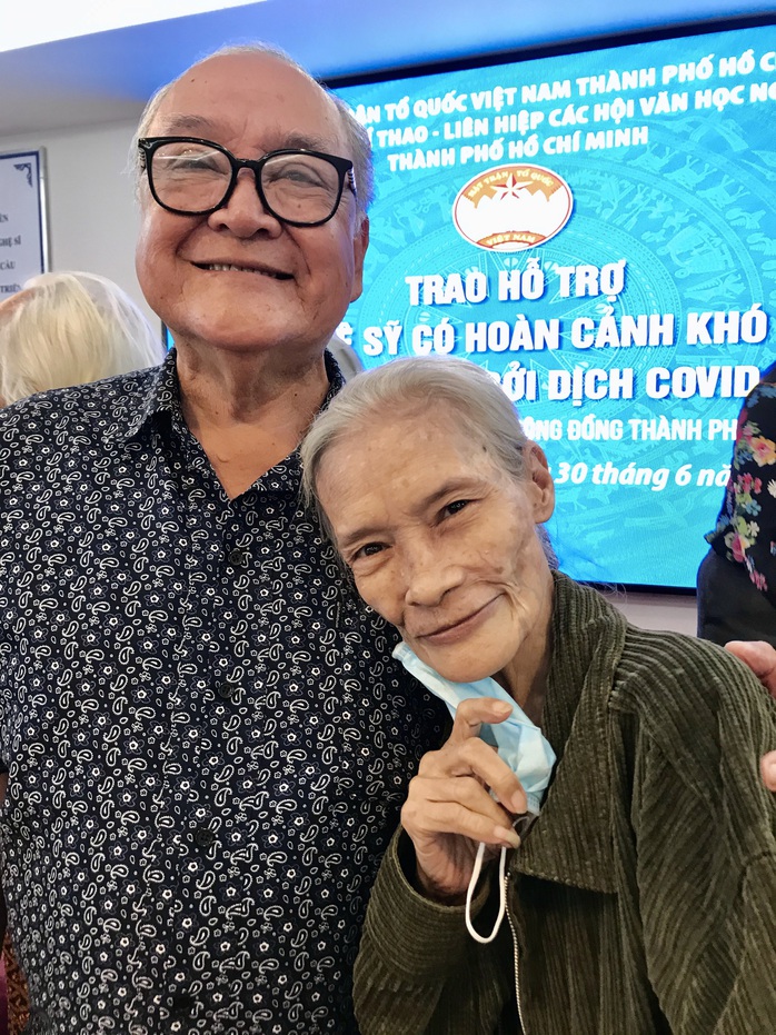 NSƯT Thanh Nguyệt xúc động nhận quà hỗ trợ dịch bệnh Covid-19 - Ảnh 8.