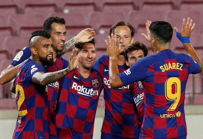 Messi lập siêu kỷ lục bàn thắng, Barcelona trên bờ vực mất ngôi - Ảnh 6.