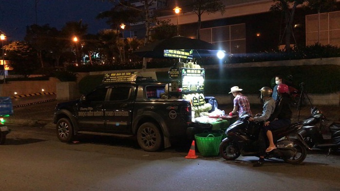 Đi xe hơi bán trái sầu, chàng trai kiếm gần tỉ bạc mỗi năm - Ảnh 8. Đi xe hơi bán trái sầu, chàng trai kiếm gần tỉ bạc mỗi năm - Ảnh 8.