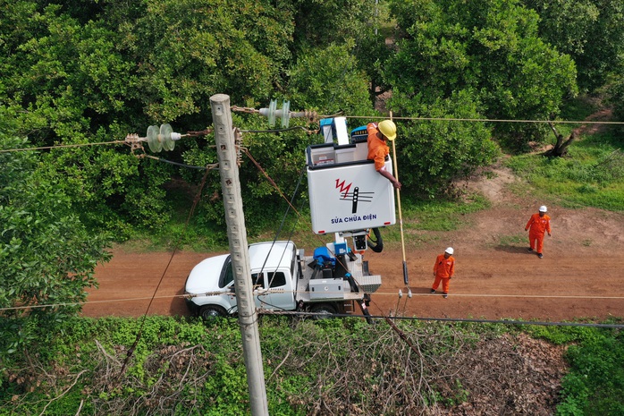 EVNSPC diễn tập phòng chống thiên tai và tìm kiếm cứu nạn - Ảnh 1. EVNSPC diễn tập phòng chống thiên tai và tìm kiếm cứu nạn - Ảnh 1.