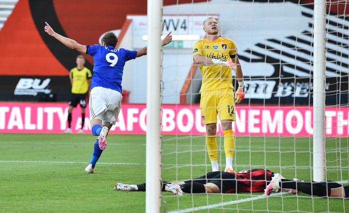 Leicester thua ngỡ ngàng Bournemouth, Man United được tiếp sức vào Top 3 - Ảnh 2.