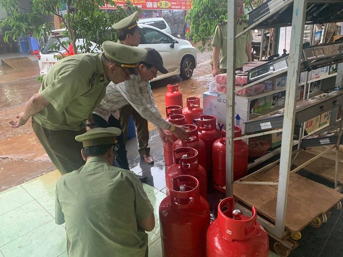 Đường dây sang chiết gas lậu làm giả tem... chống hàng giả! - Ảnh 2.